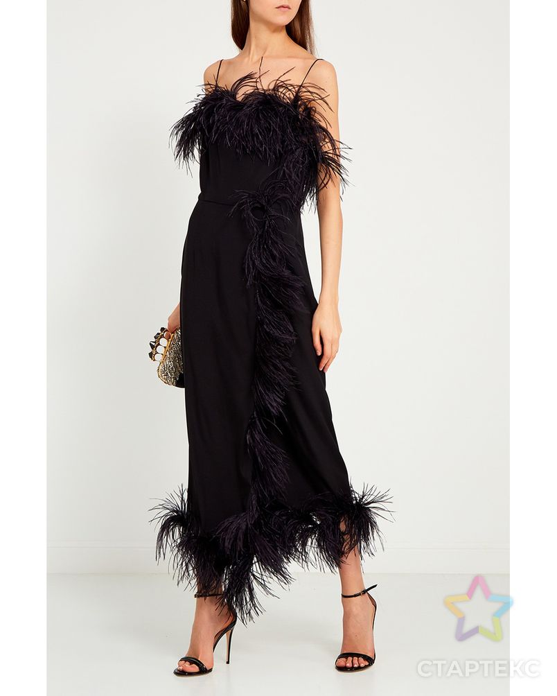 Бархатное платье с перьями
