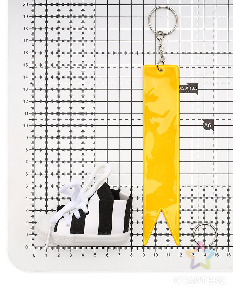 Брелок самосборный Кеды со светоотражающей подвеской 'флажок', черно-белый арт. АРС-41155-1-АРС0001261698 3