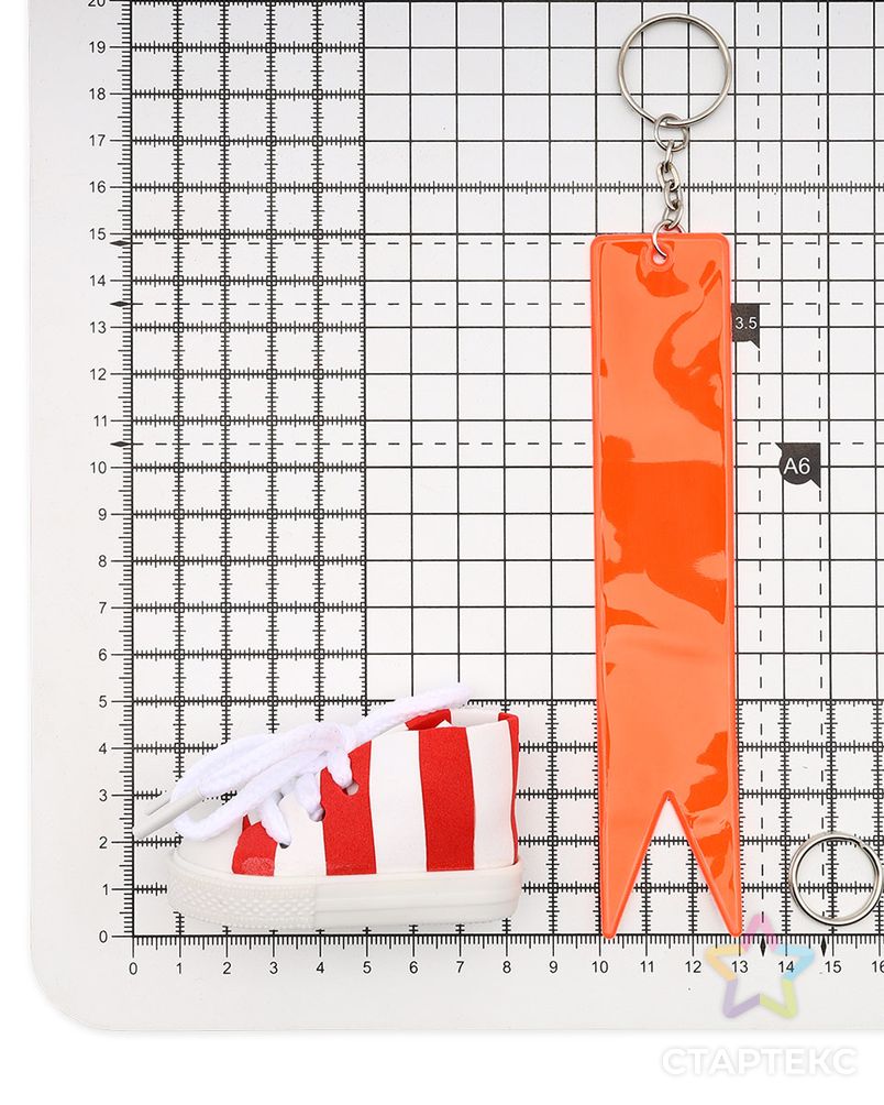 Брелок самосборный Кеды со светоотражающей подвеской 'флажок', красно-белый арт. АРС-42119-1-АРС0001261697 3