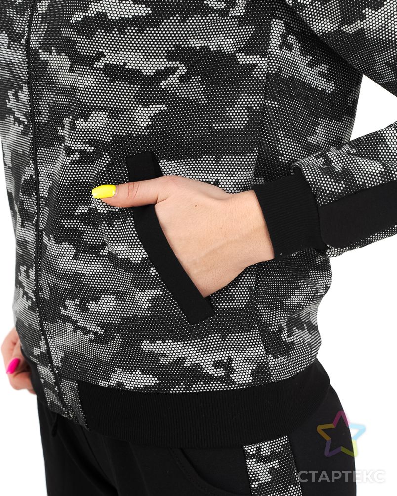 Костюм женский из куртки на молнии и брюк из футера Лорена камуфляж, черный арт. АМД-340-7-АМД17926814.00007 9