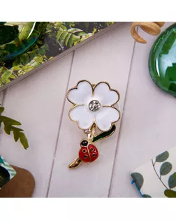 Брошь "Цветы ромашки" с божьей коровкой, цветная в золоте арт. СМЛ-174494-1-СМЛ0003734701