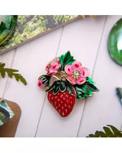 Брошь "Земляничка" с цветами, цветная в золоте арт. СМЛ-223395-1-СМЛ0003734721