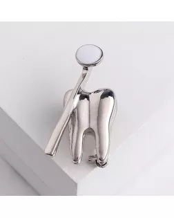 Брошь "Зуб с зеркалом", цвет белый в серебре арт. СМЛ-139223-1-СМЛ0004768370