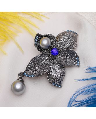 Брошь "Цветок" орхидея с жемчугом, цвет серо-синий в чернёном серебре арт. СМЛ-172921-1-СМЛ0001489156