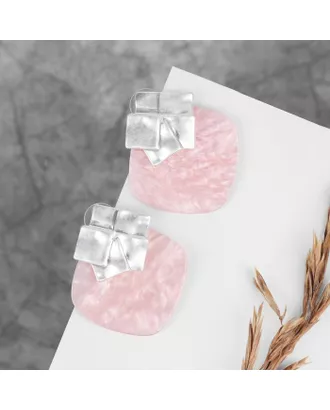Купить Серьги пластик "Майя" наслоение, цвет светло-розовый в матовом серебре арт. СМЛ-40443-1-СМЛ0005157087 оптом в Казахстане