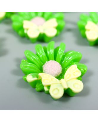 Декор для творчества пластик "Ромашка и бабочка" зелёный 3,1х2,8 см арт. СМЛ-220505-1-СМЛ0007330652