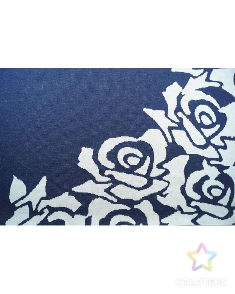 Синий жаккардовый трикотаж с бежевыми розами раппорт 1,1м арт. ГТ-106-1-ГТ0020648 2