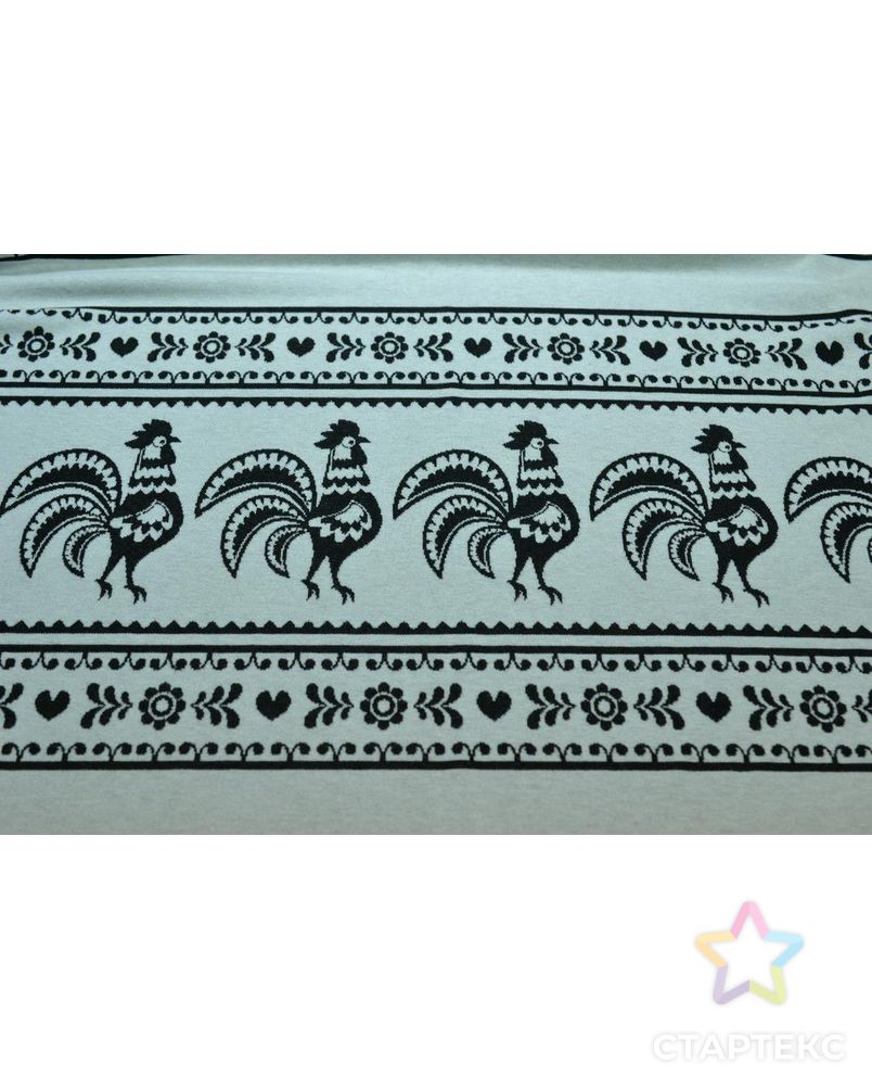 Ткань трикотажная вискозная, цвет: на светло-сером фоне величественные черные петухи с орнаментом арт. ГТ-418-1-ГТ0021913