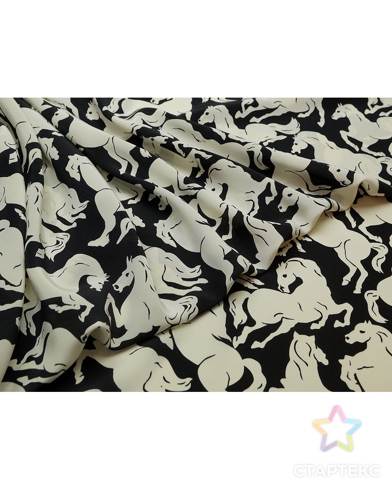 Великолепный шелк с принтом бегущие лошади в черно-белом цвете (72 гр/м2) арт. ГТ-3636-1-ГТ0000241