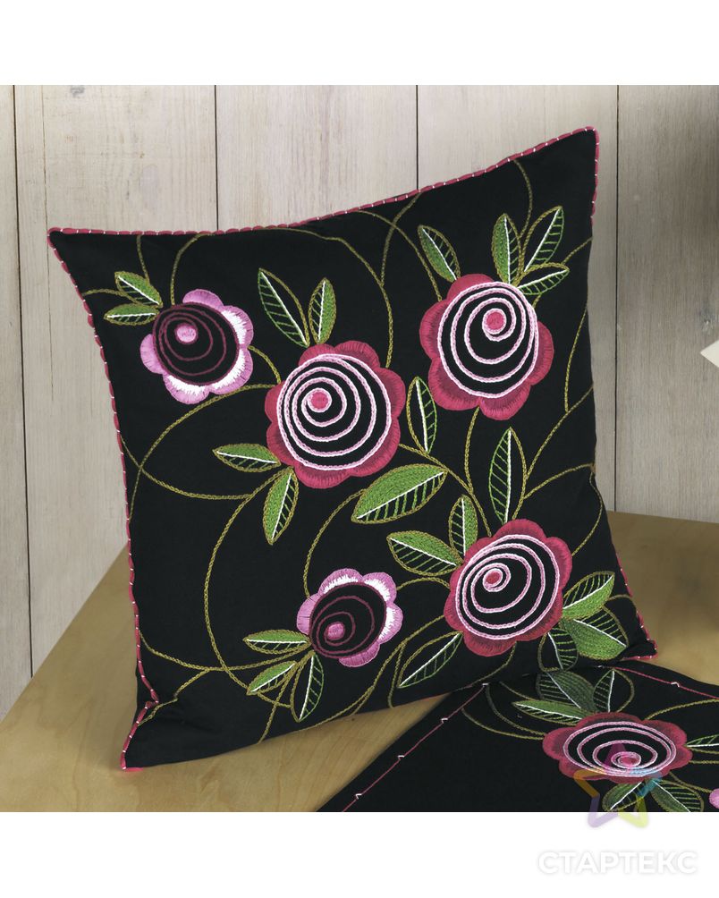 Набор для вышивания подушки "Розы на черном" арт. ГЕЛ-6521-1-ГЕЛ0010378 1