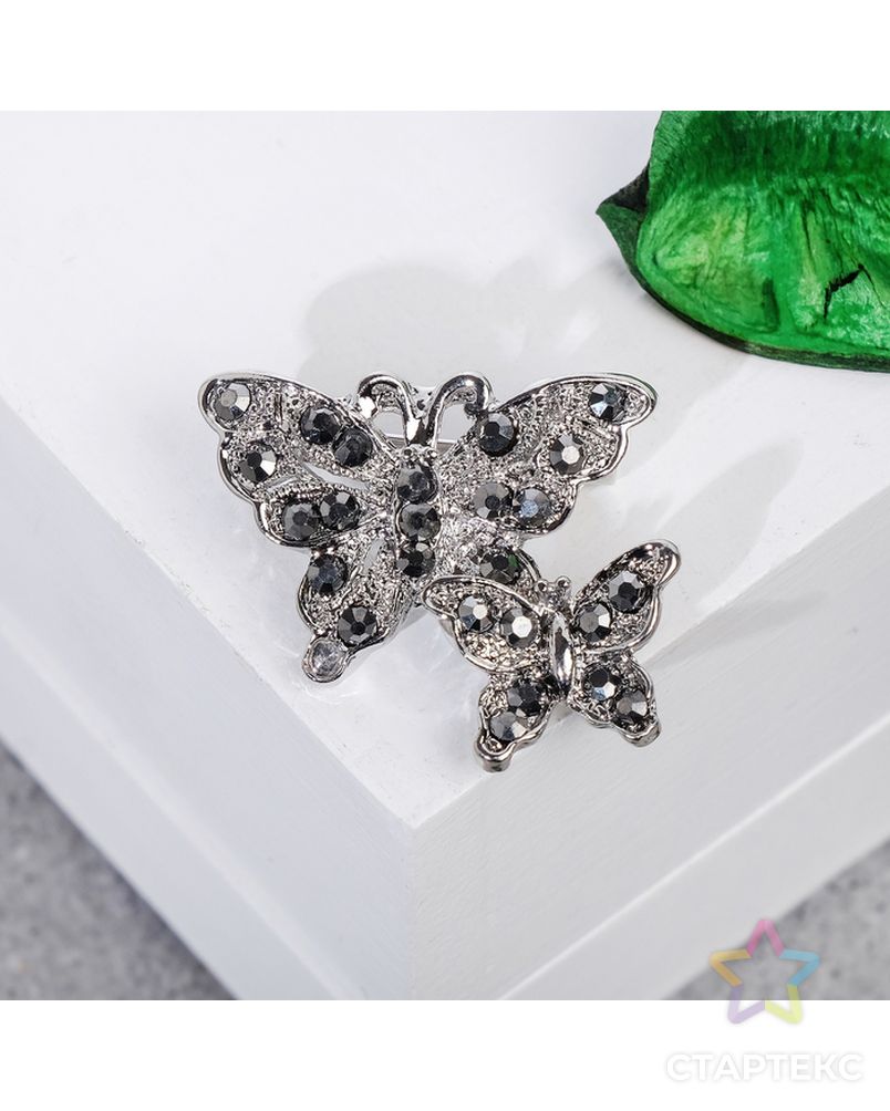 Брошь "Бабочки порхающие", цвет серый в серебре арт. СМЛ-176061-1-СМЛ0000165723 1