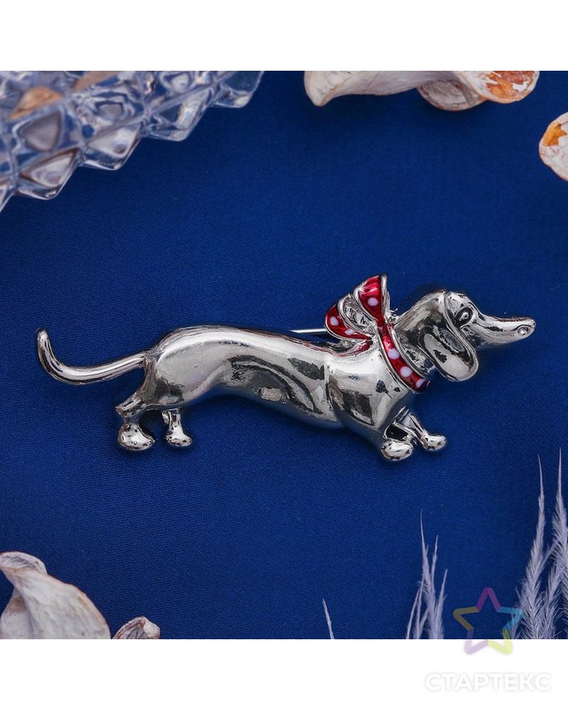 Брошь "Собака" такса с бантом, цвет красный в серебре арт. СМЛ-21117-1-СМЛ2956959 1