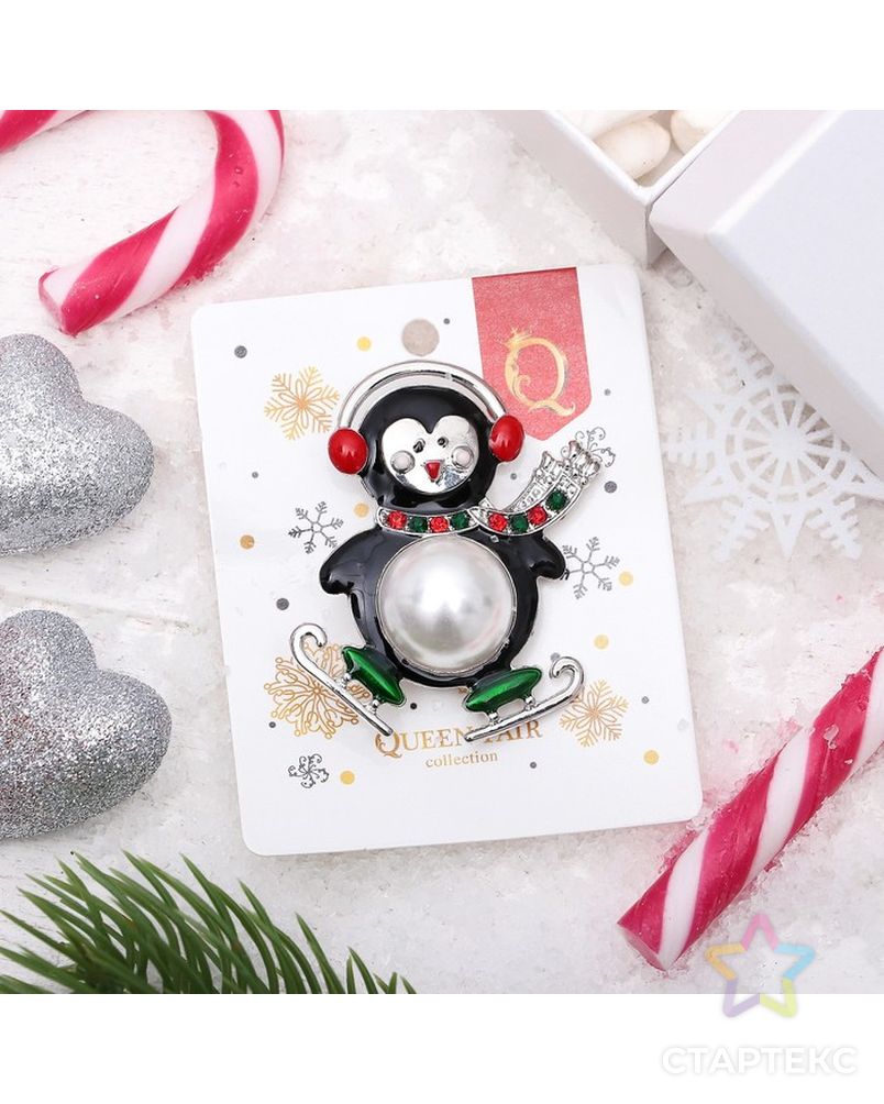 Брошь "Новогодняя сказка" пингвин танцующий, цветная в серебре арт. СМЛ-105648-1-СМЛ0003443540