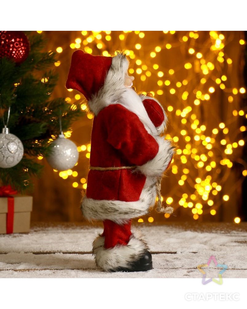 Дед Мороз  в красной шубке с брёвнышком 29 см арт. СМЛ-57461-1-СМЛ0003555414 4