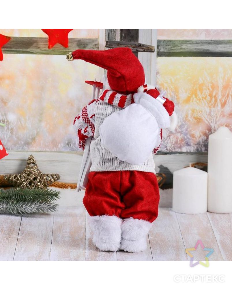 Дед Мороз в вязаном костюме с лыжами и мешком 30 см арт. СМЛ-57465-1-СМЛ0003555418 3