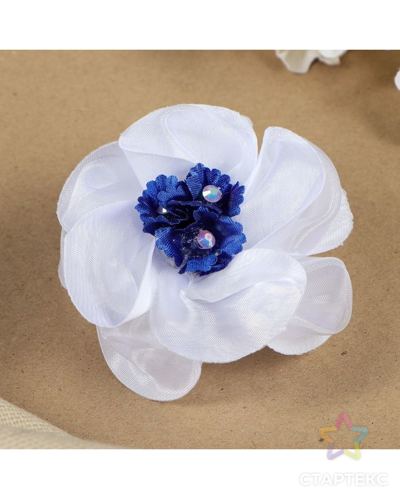 Бант для девочек с резинкой "Василёк" белый, с синим цветком, 7 см арт. СМЛ-32007-1-СМЛ3707135 1