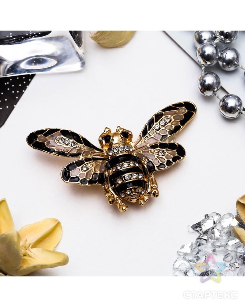 Брошь "Пчела" с ажурными крыльями, цвет черно-белый в золоте арт. СМЛ-187813-1-СМЛ0003723998 1