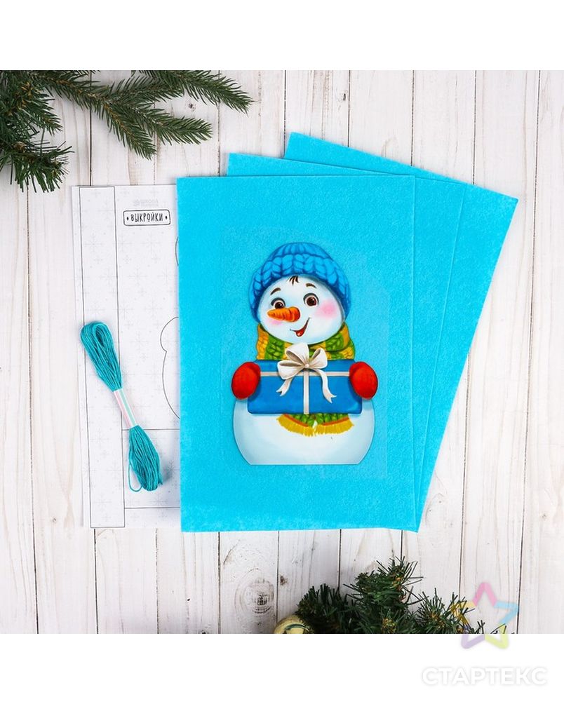 Новогодняя сумочка из фетра "Снеговик с подарочком" арт. СМЛ-15921-1-СМЛ3920137