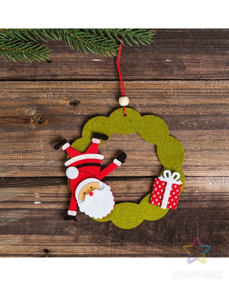 Набор для создания подвесной елочной игрушки из фетра "Дед Мороз и подарок" арт. СМЛ-16683-1-СМЛ3963348 1