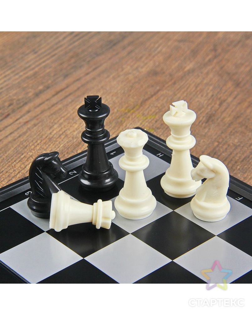 настольная игра "шахматы". шахматы "классика". шахматы игра шахматы игра в шахматы игра. королевский дизайн шахмат. классические дебюты.