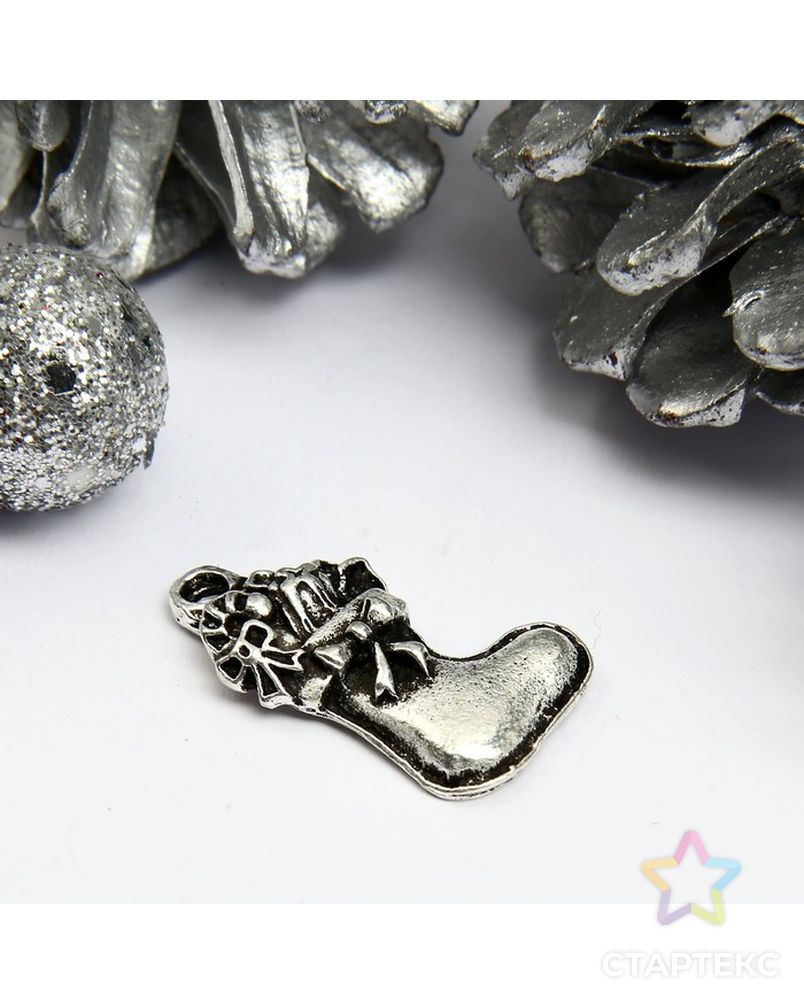 Декор для творчества металл "Новогодний сапог с подарками" серебро 2х1,2 см арт. СМЛ-114478-1-СМЛ0004289355 2