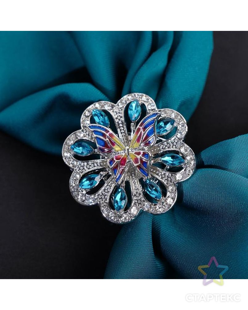 Кольцо для платка "Цветок" с бабочкой, цветная в серебре арт. СМЛ-205515-1-СМЛ0004311381