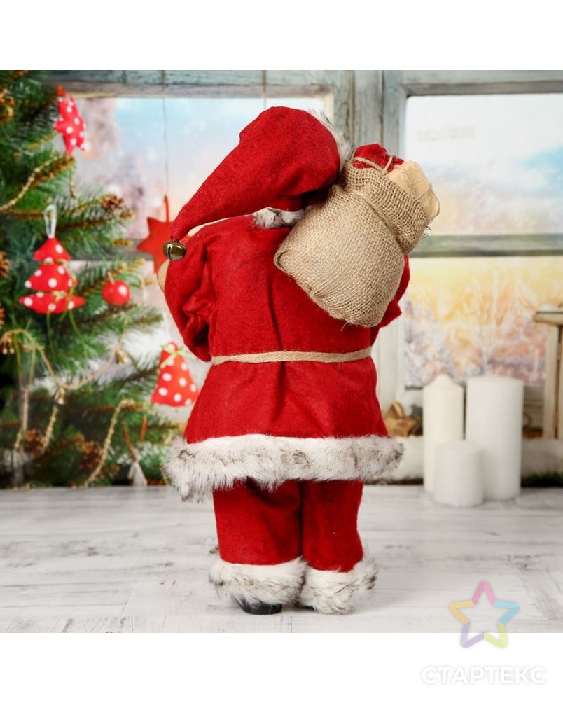Дед Мороз в красной шубке приветствующий 45 см арт. СМЛ-70227-1-СМЛ0004316758 3
