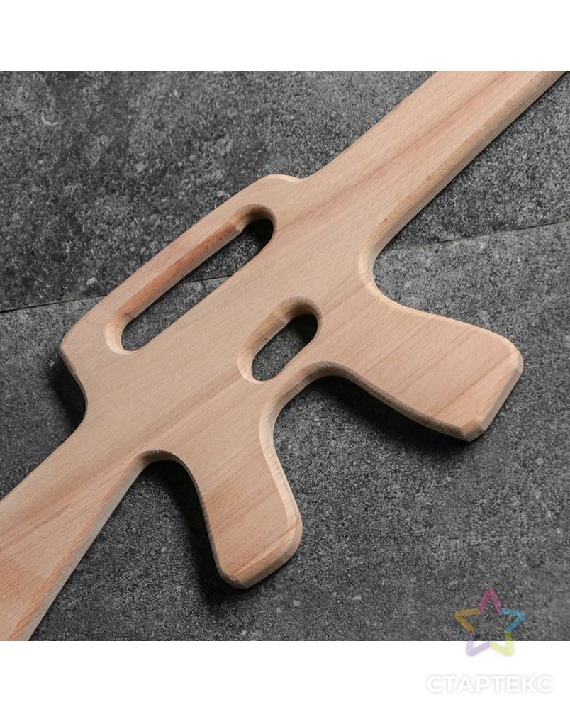 Коллекция деревянных оружий. Оружейное дерево. Оружейное дерево. Пропитка для приклада ружья. Охотничье ружье на стене.