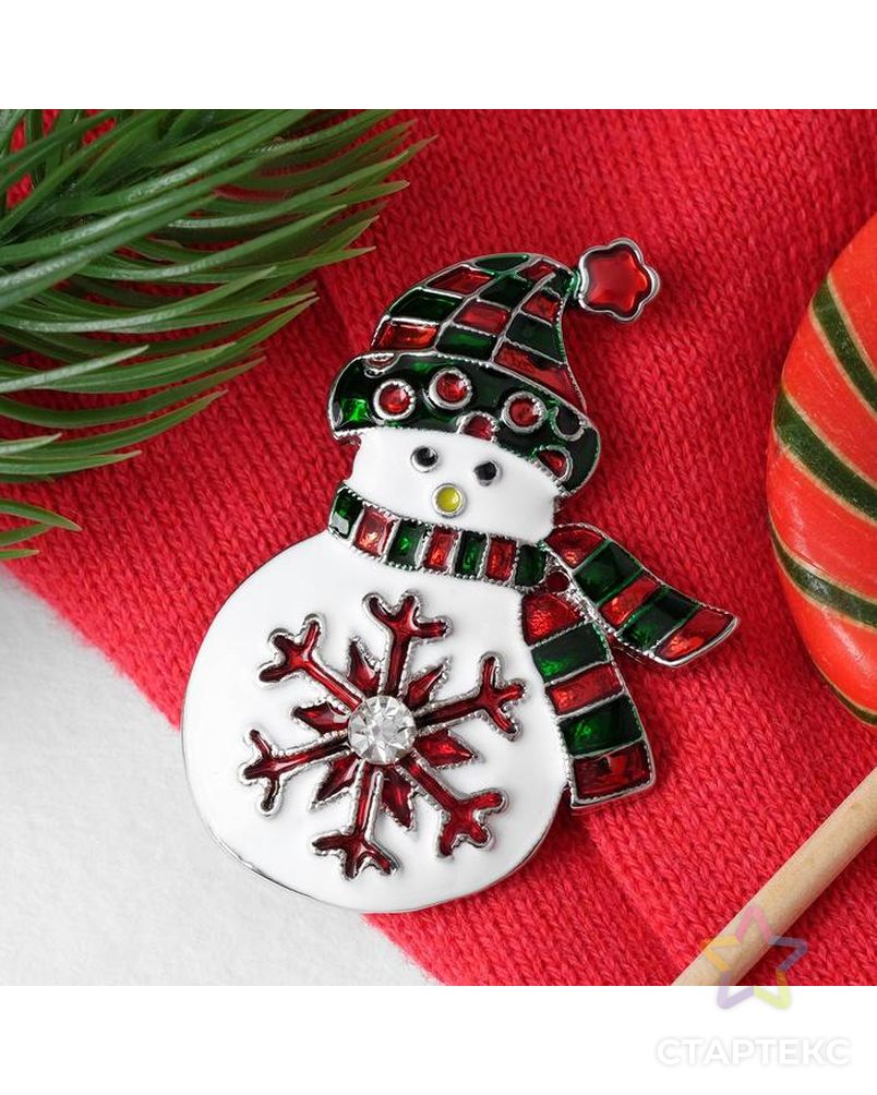 Брошь новогодняя "Снеговик" со снежинкой, цветная в серебре арт. СМЛ-106060-1-СМЛ0004965510 3
