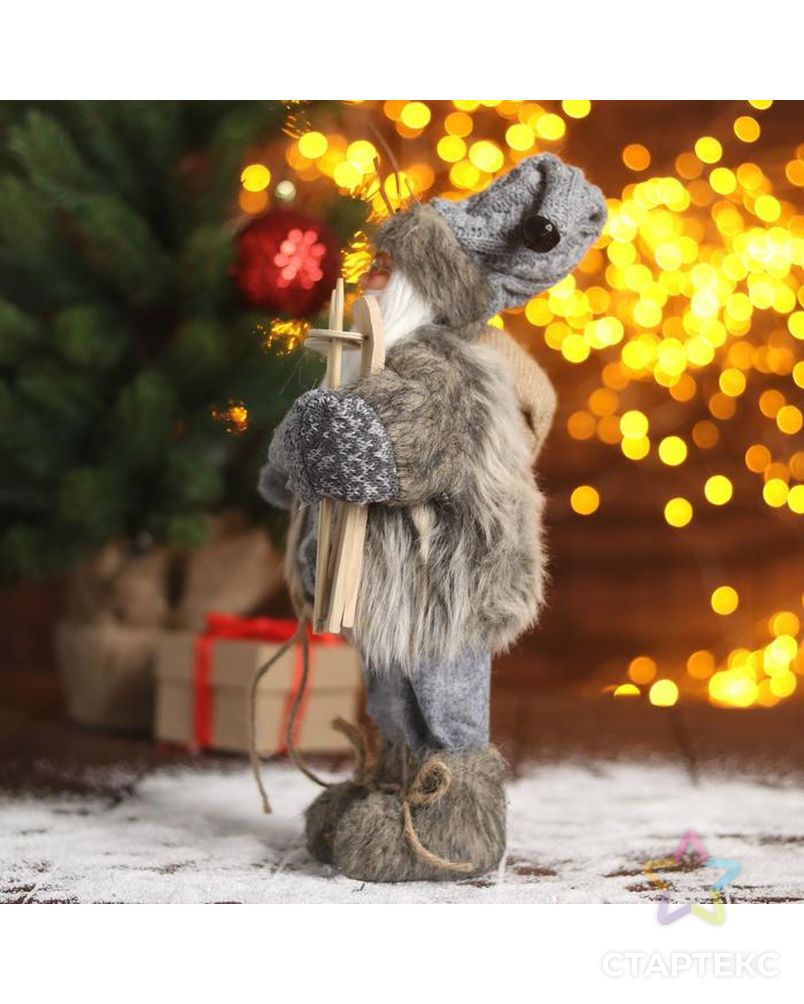 Дед Мороз "В сером костюмчике с лыжами" 18х30 см арт. СМЛ-91229-1-СМЛ0005036023 2