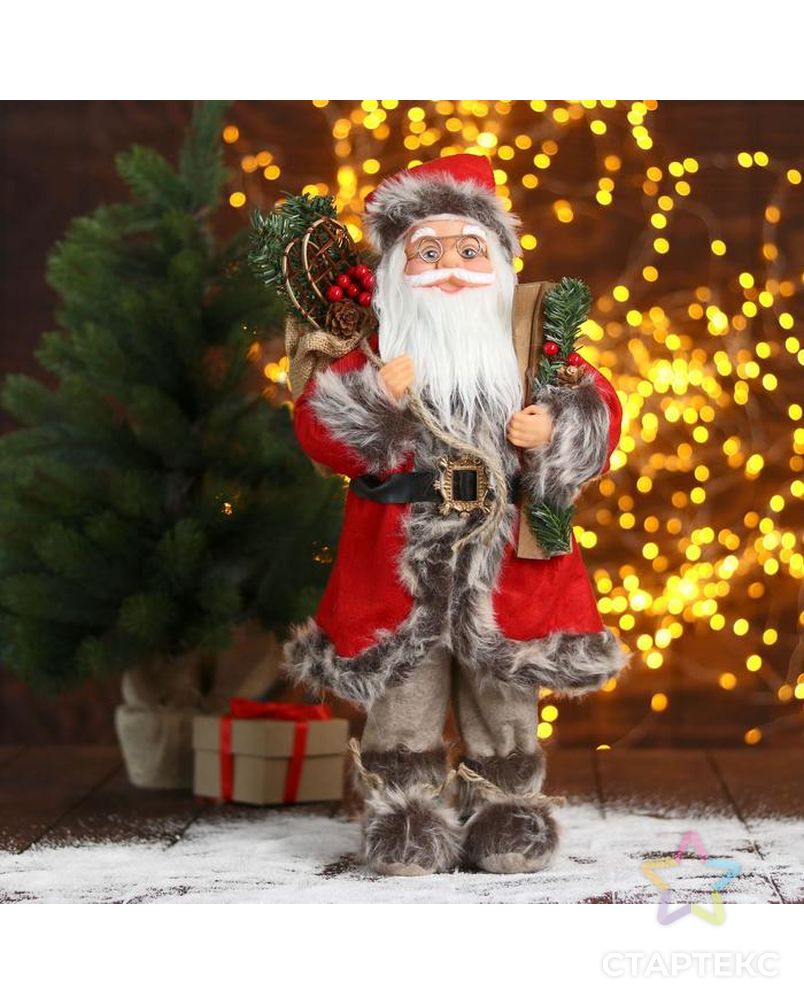 Дед Мороз "В красной шубке с лыжами и подарками" 23х45 см арт. СМЛ-91234-1-СМЛ0005036030 1