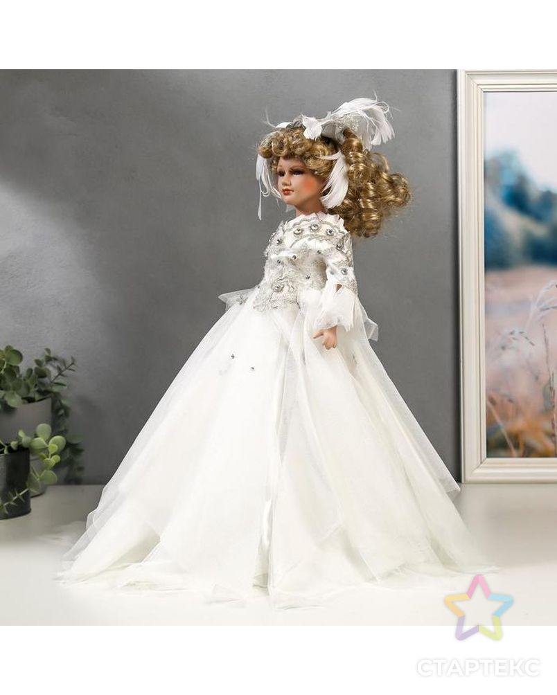 Кукла коллекционная керамика "Констанция в белом платье с перьями" 45 см арт. СМЛ-136867-1-СМЛ0005243407 2