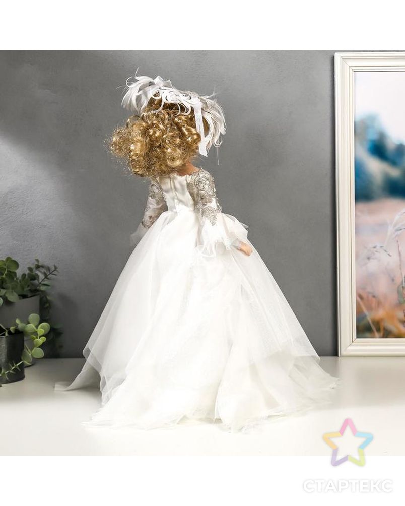 Кукла коллекционная керамика "Констанция в белом платье с перьями" 45 см арт. СМЛ-136867-1-СМЛ0005243407 4