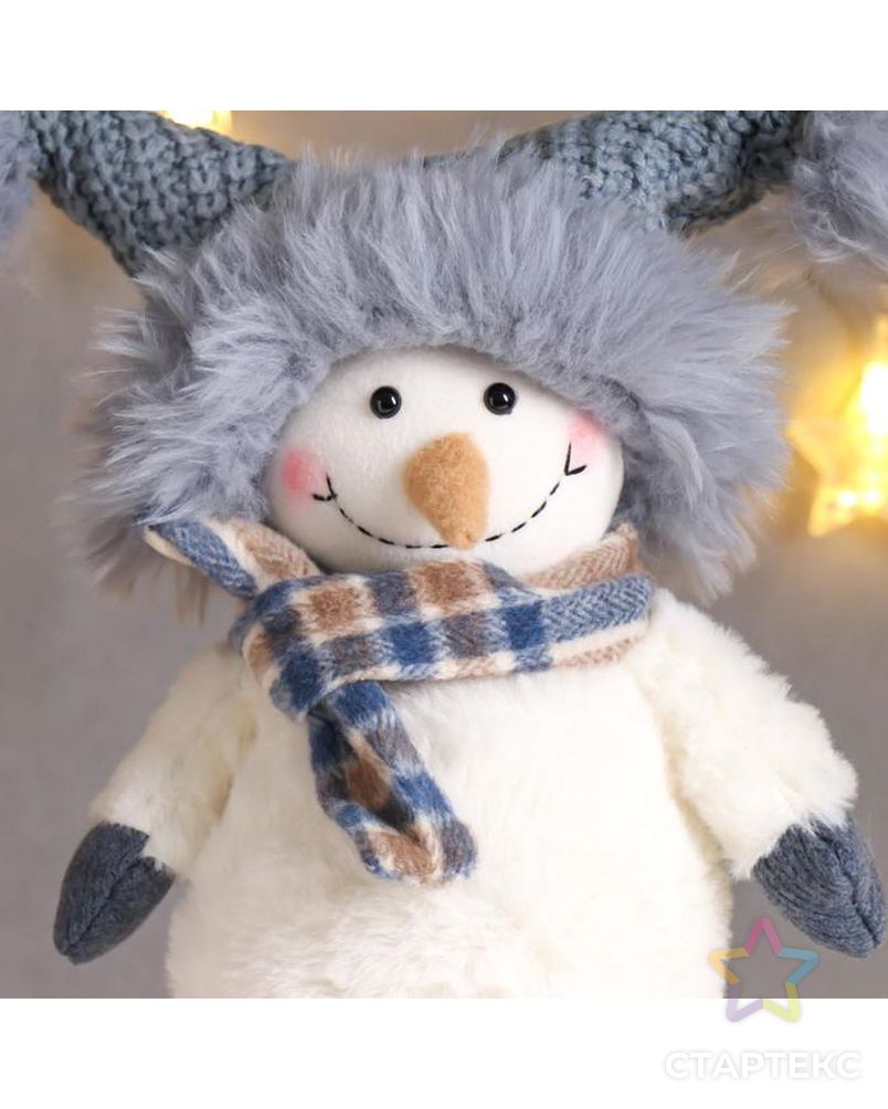 Кукла интерьерная "Снеговичок в серой вязанной шапке с мехом и помпонами" 49х11х18 см арт. СМЛ-168632-1-СМЛ0006260143 5