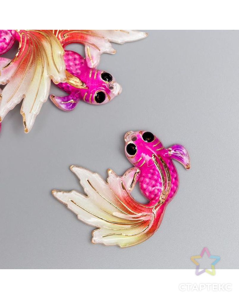 Декор для творчества пластик "Рыбка розовая с красно-жёлтым хвостом" с золотом 2,5х3 см арт. СМЛ-155999-1-СМЛ0006300842