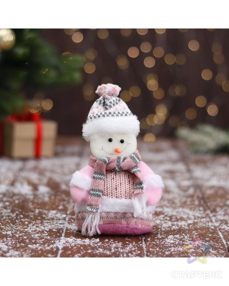 Мягкая игрушка "Снеговик в вязаном костюме" 9х15 см, розовый арт. СМЛ-163710-1-СМЛ0006932399 1