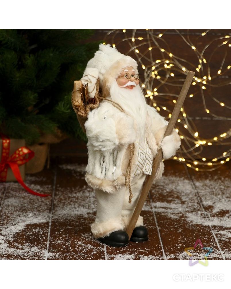 Дед Мороз "В белой шубе, кофте ромбик, с посохом и подарками" 16х30 см арт. СМЛ-195519-1-СМЛ0006949614 4