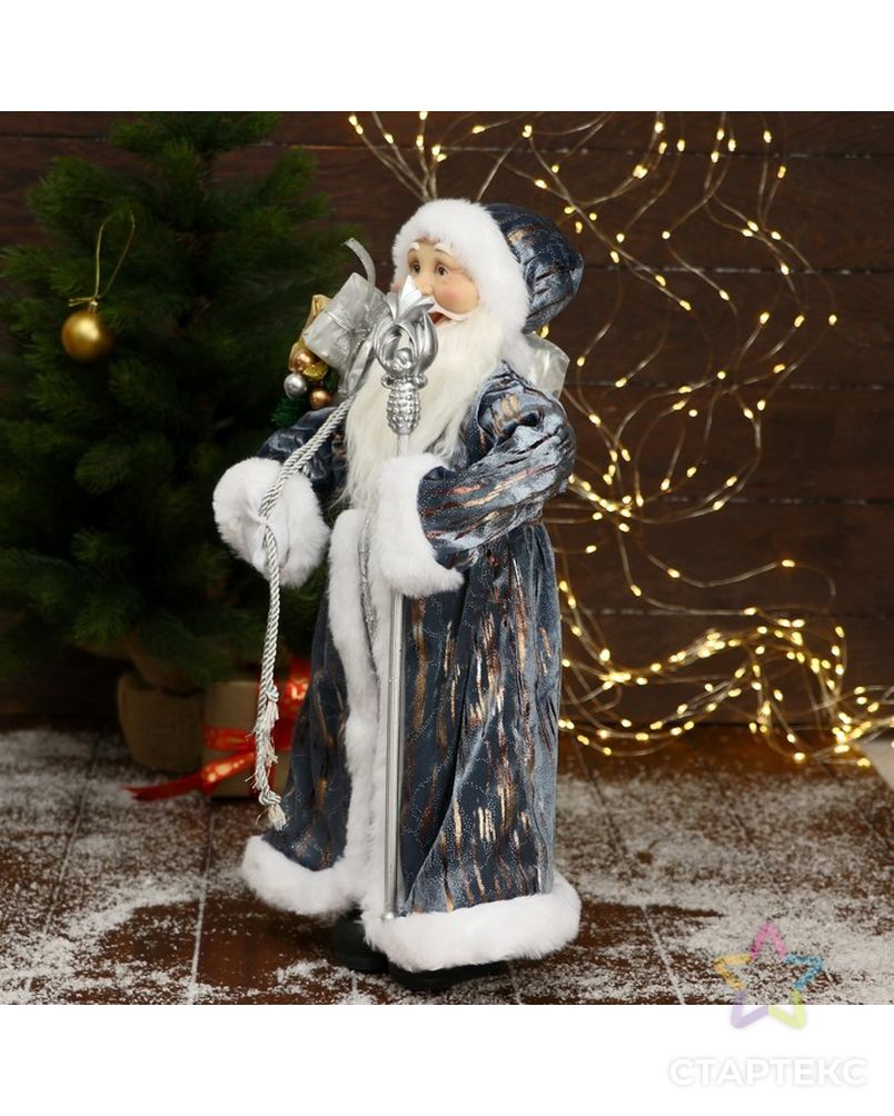 Дед Мороз "В серо-синей шубе, с посохом и подарками" 23х45 см арт. СМЛ-195522-1-СМЛ0006949618 2