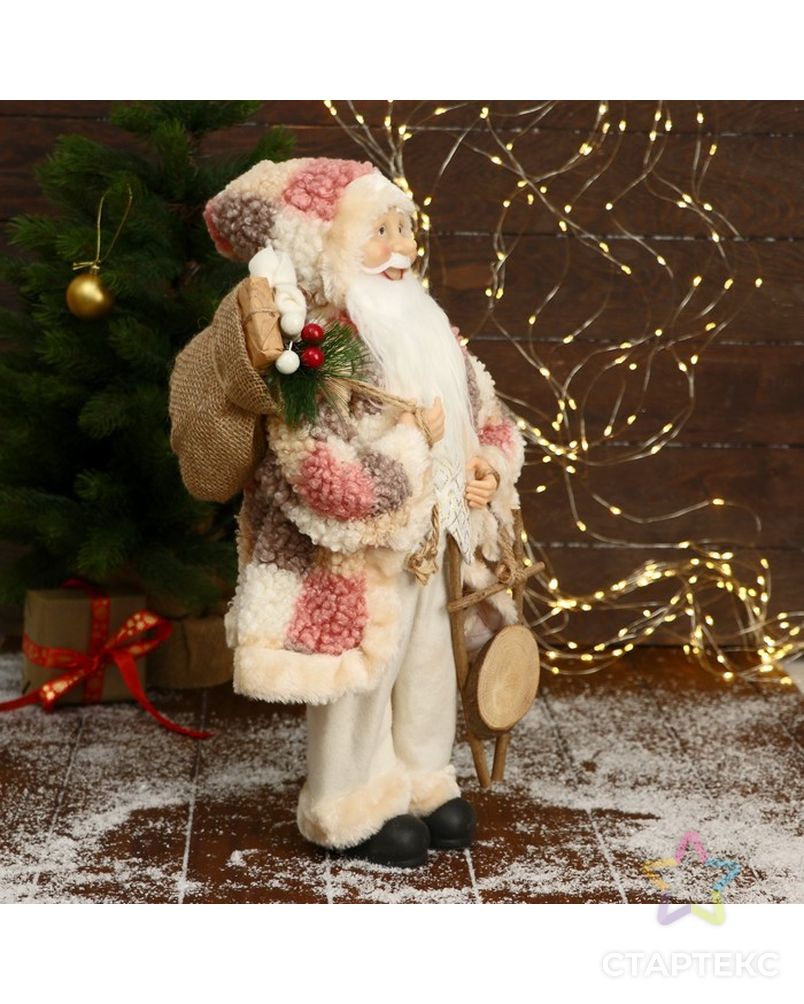 Дед Мороз "В клетчатой  шубе, кофте ромбик, с подарками" 25х45 см арт. СМЛ-195527-1-СМЛ0006949623 4