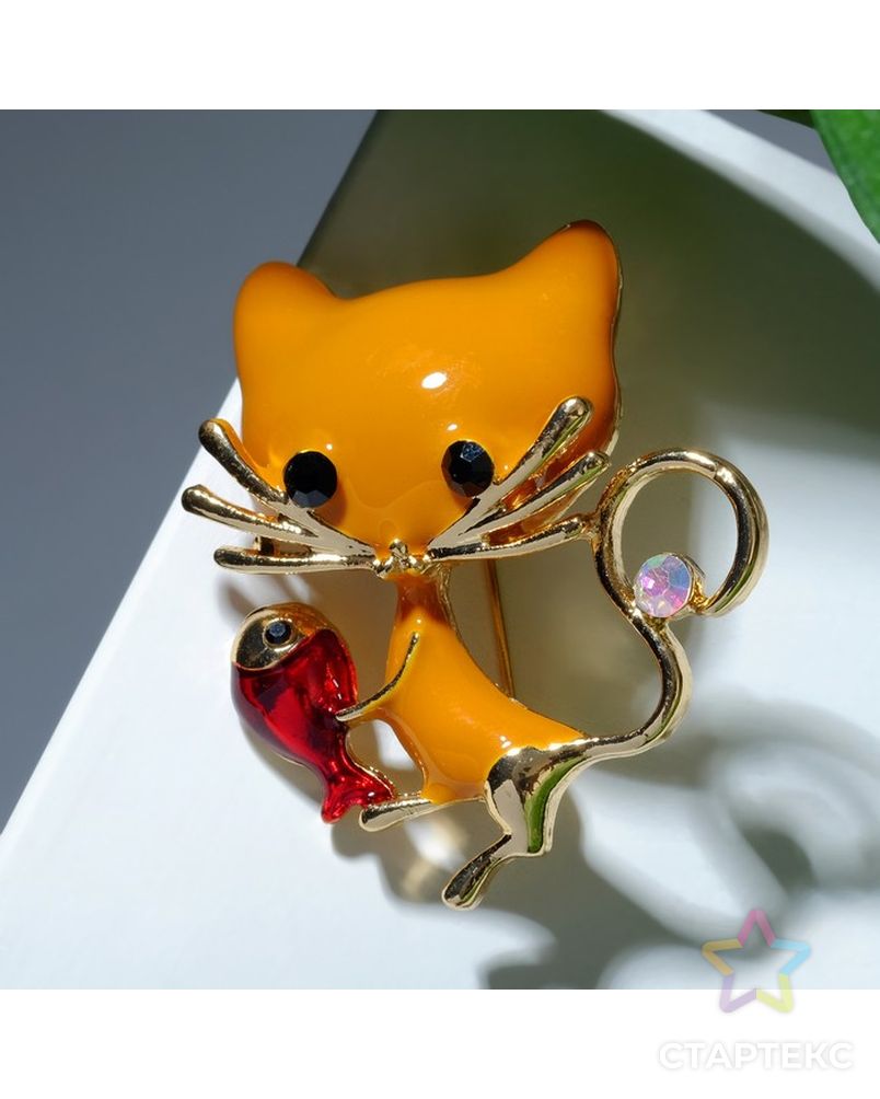 Брошь "Кошка" с рыбой, цвет оранжево-красный в золоте арт. СМЛ-226302-1-СМЛ0007062821 1