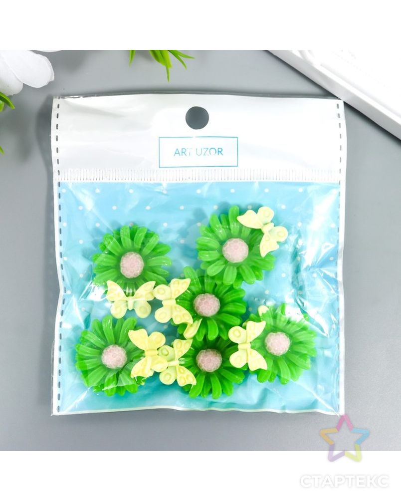 Декор для творчества пластик "Ромашка и бабочка" зелёный 3,1х2,8 см арт. СМЛ-220505-1-СМЛ0007330652 3