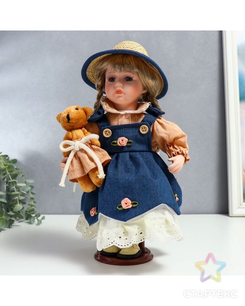 Кукла коллекционная керамика "Сьюзи в джинсовом платье, шляпке и с мишкой" 30 см арт. СМЛ-231585-1-СМЛ0007390255 1