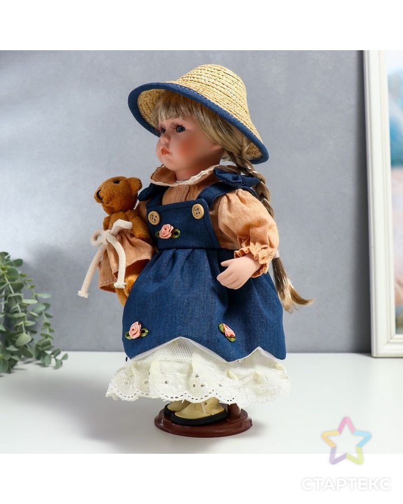 Кукла коллекционная керамика "Сьюзи в джинсовом платье, шляпке и с мишкой" 30 см арт. СМЛ-231585-1-СМЛ0007390255 3