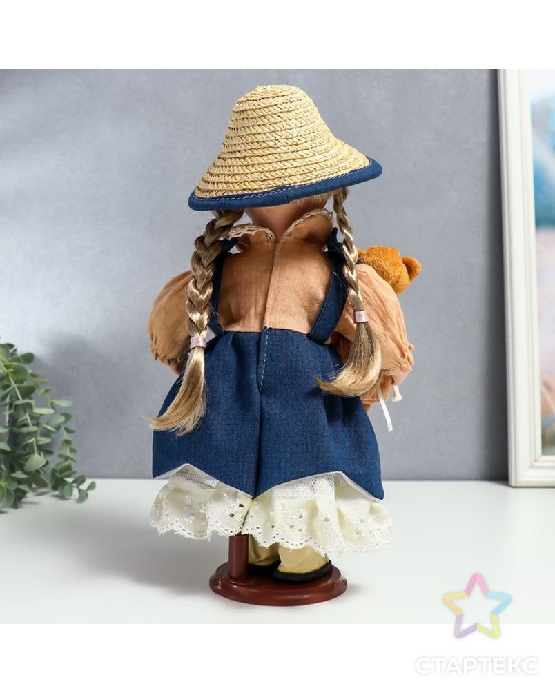 Кукла коллекционная керамика "Сьюзи в джинсовом платье, шляпке и с мишкой" 30 см арт. СМЛ-231585-1-СМЛ0007390255 4