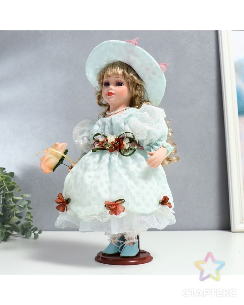 Кукла коллекционная керамика "Люси в голубом платье, шляпке и с цветами" 30 см арт. СМЛ-231590-1-СМЛ0007390260 3