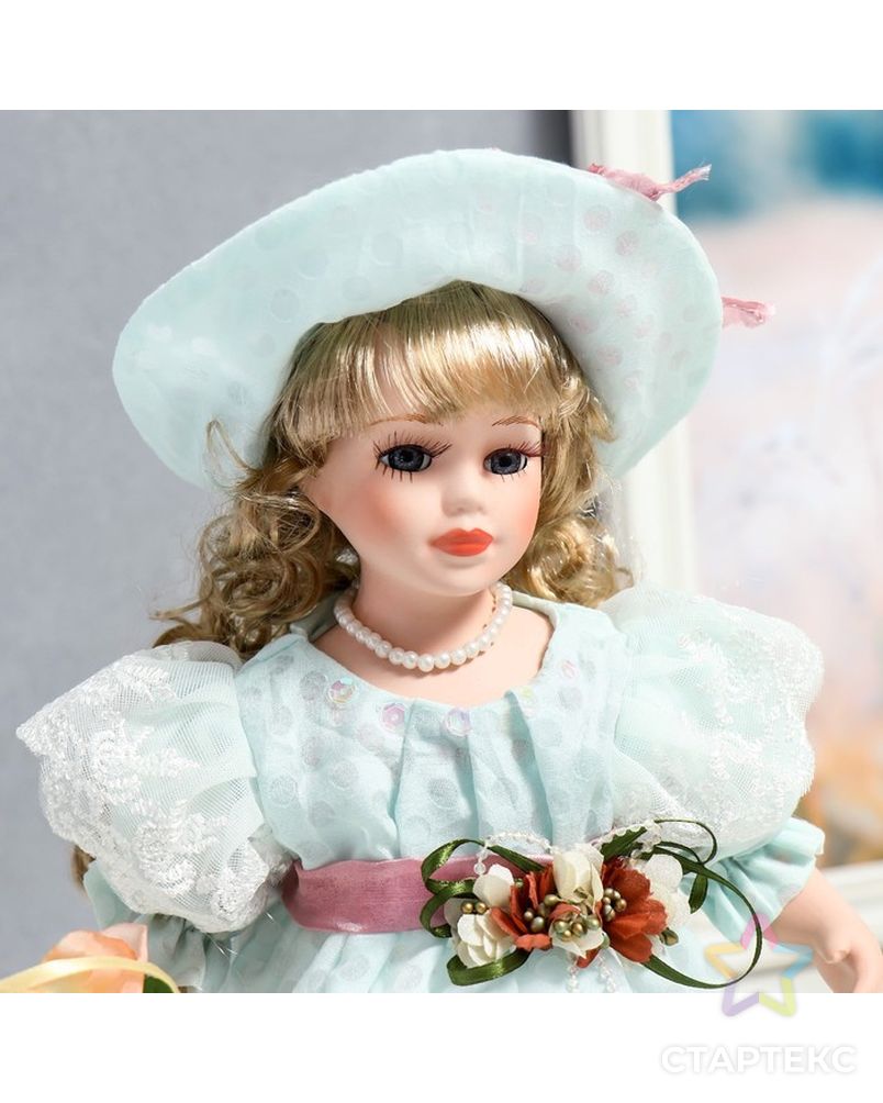 Кукла коллекционная керамика "Люси в голубом платье, шляпке и с цветами" 30 см арт. СМЛ-231590-1-СМЛ0007390260 5
